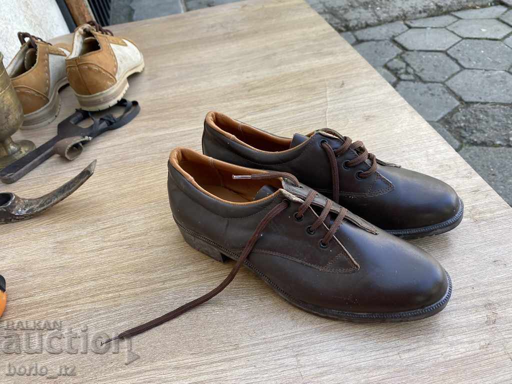10336. OLD LEATHER SHOES UNUSED