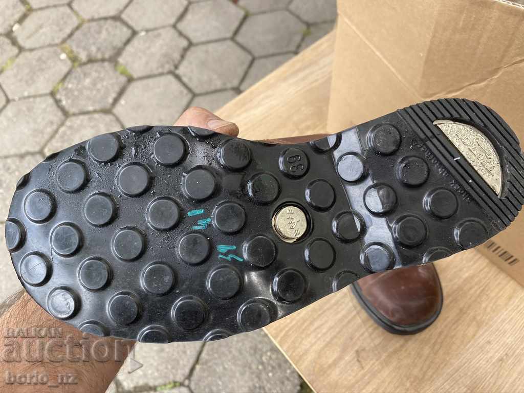 Delivery of 10362. OLD MASSIVE SHOES GENUINE LEATHER Delivery of 10362. OLD MASSIVE SHOES GENUINE LEATHER