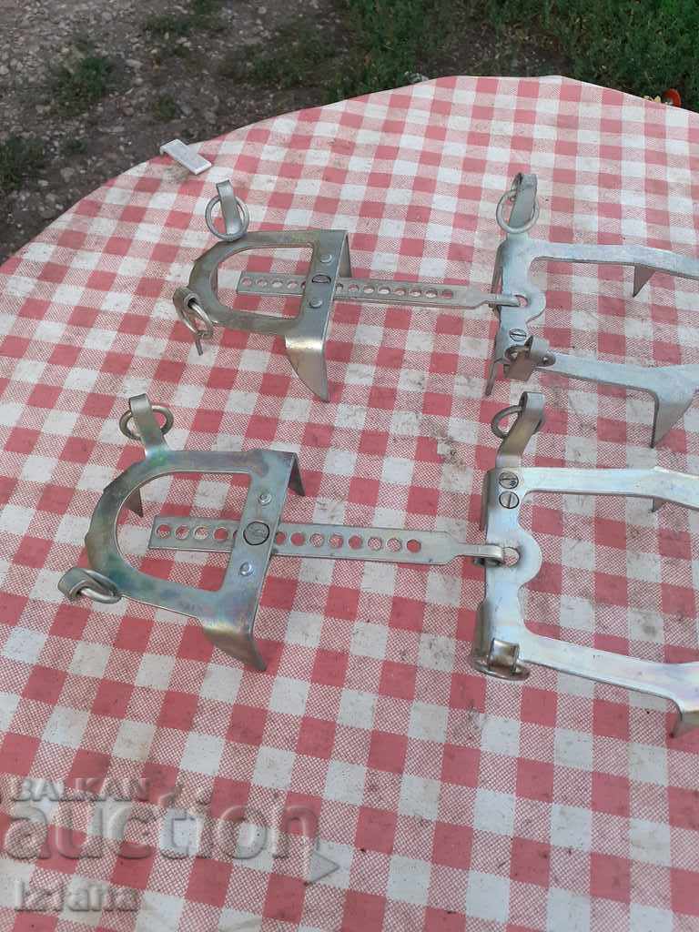 Old climbing cats, pickles with price 120.00 BGN | € 61.36 Old climbing cats, pickles with price 120.00 BGN | € 61.36