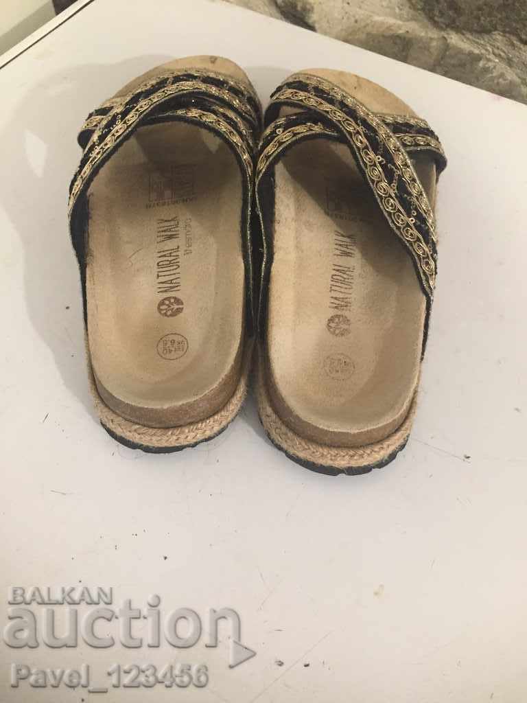 оригинални дамски чехли N 40 с цена € 10.00 | 19.56 лв.