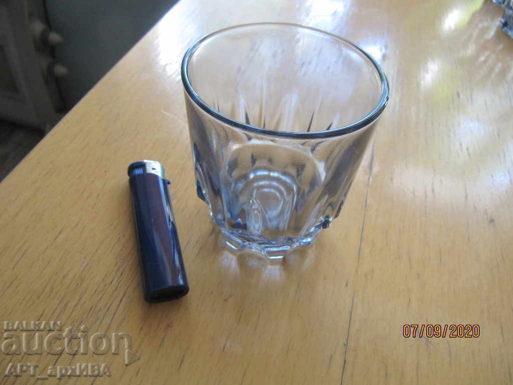 Γυάλινα ποτήρια για αλκοόλ! με τιμή 9.50 BGN | € 4.86 Γυάλινα ποτήρια για αλκοόλ! με τιμή 9.50 BGN | € 4.86