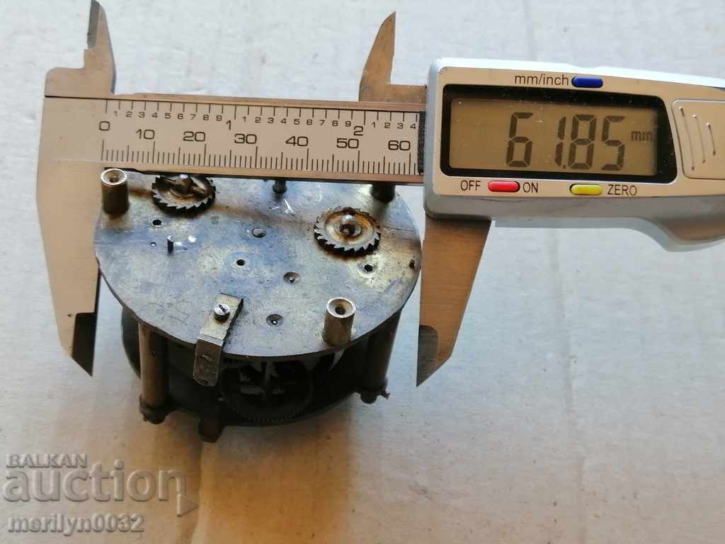 Licitație Mecanism de ceas de masă vechi Licitație Mecanism de ceas de masă vechi