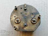 Μηχανισμός από παλιό επιτραπέζιο ρολόι
