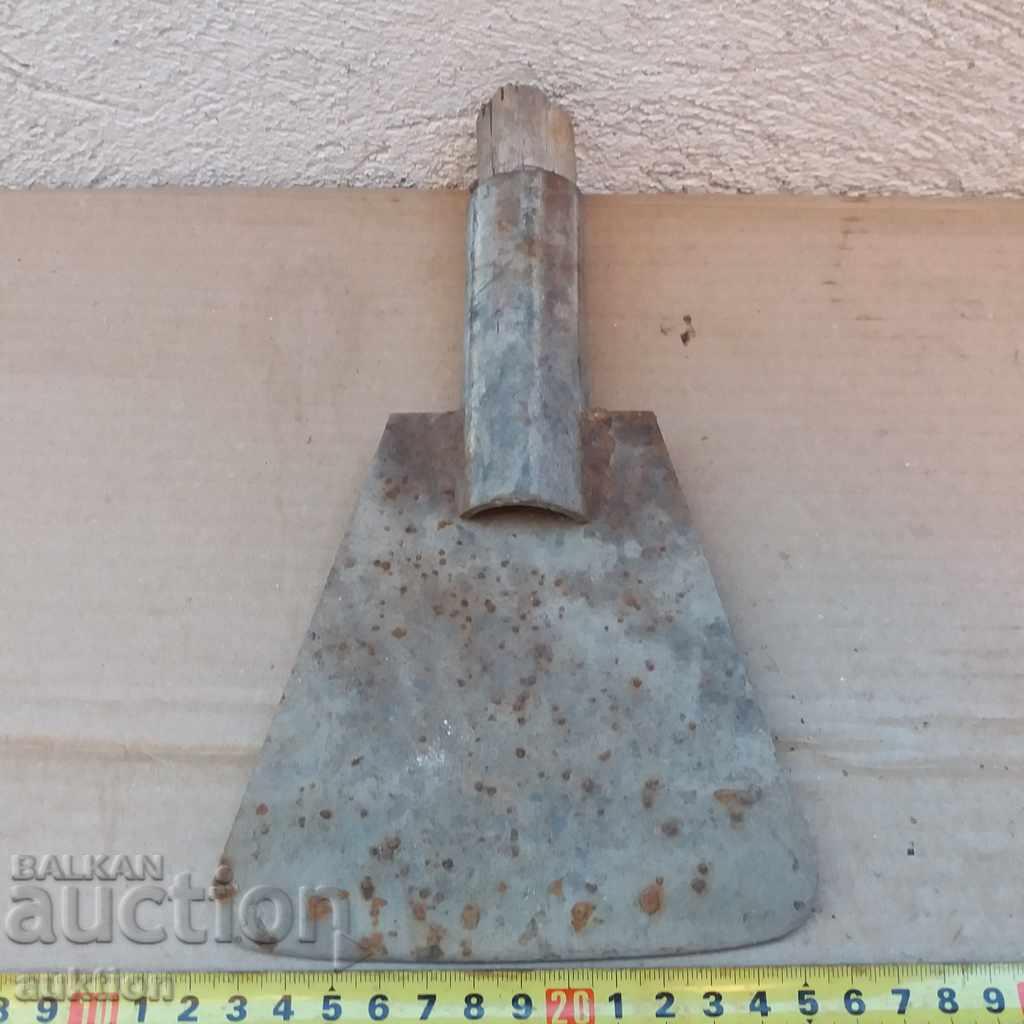 OLD SOLID ROLL, SHOVEL - SOLID IRON with price 2.99 BGN | € 1.53 OLD SOLID ROLL, SHOVEL - SOLID IRON with price 2.99 BGN | € 1.53