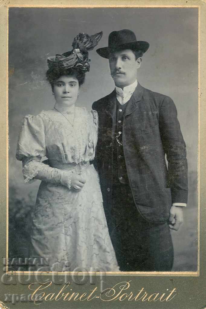 OLD PHOTO - CARDBOARD - 0665