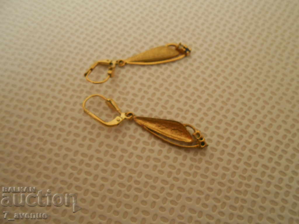 Cercei vechi cu safire aurite DjKv 12.9.2020 cu preț 49.00 BGN | € 25.05 Cercei vechi cu safire aurite DjKv 12.9.2020 cu preț 49.00 BGN | € 25.05