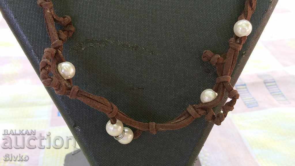 Christmas discount Necklace leather white bruises