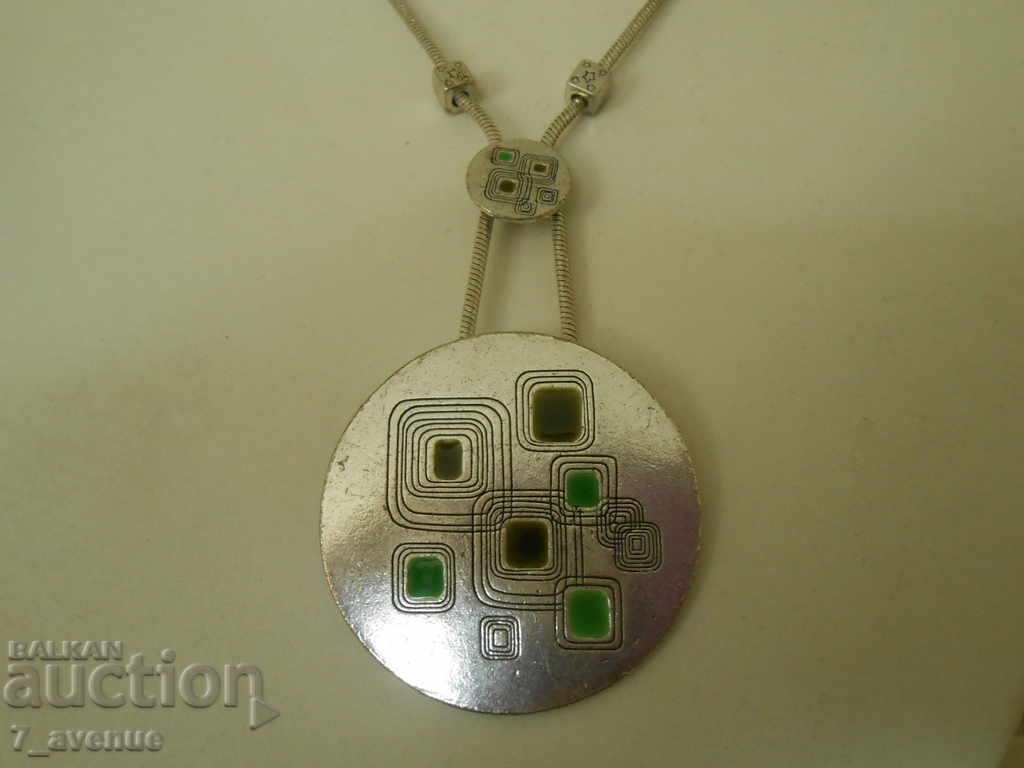 COLIER frumos, de marcă, abstract 13.9.2020 cu preț 50.00 BGN | € 25.56 COLIER frumos, de marcă, abstract 13.9.2020 cu preț 50.00 BGN | € 25.56