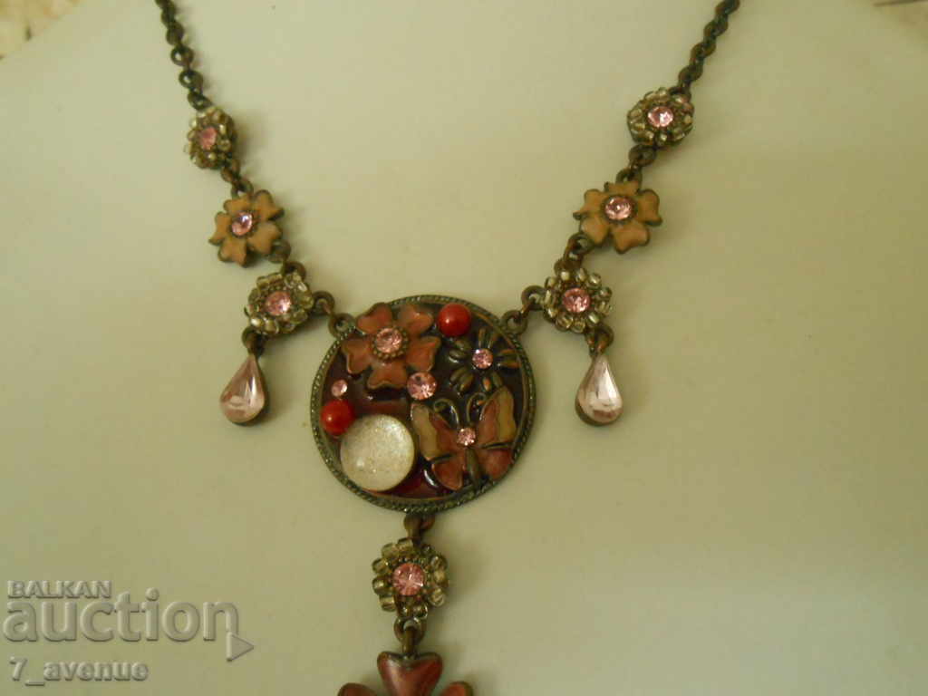 Auction Color attractive very fresh NECKLACE, branded 13.9.2020 Auction Color attractive very fresh NECKLACE, branded 13.9.2020