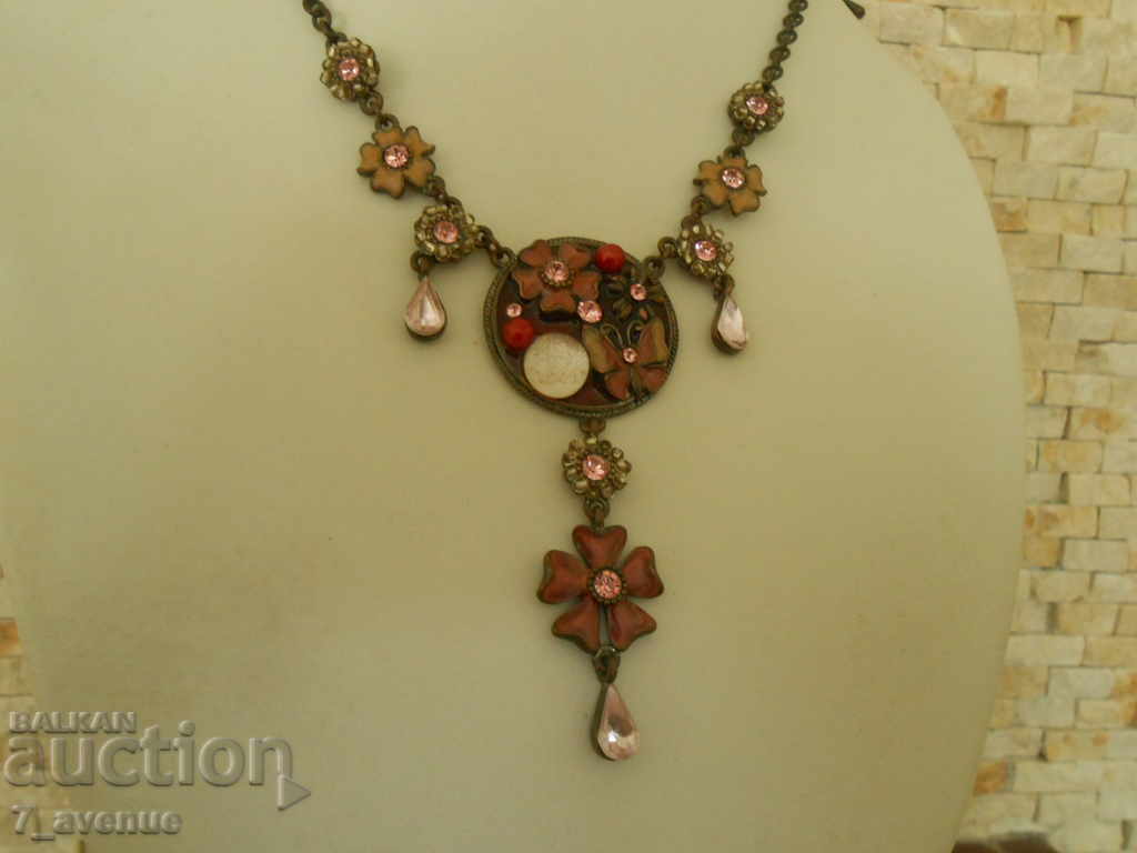 Delivery of Color attractive very fresh NECKLACE, branded 13.9.2020 Delivery of Color attractive very fresh NECKLACE, branded 13.9.2020