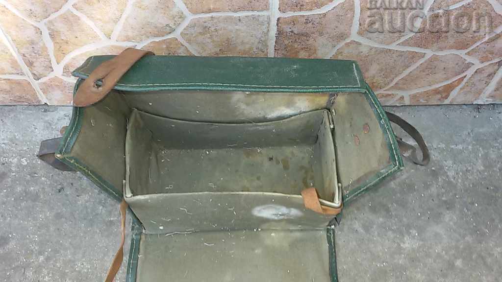 Delivery of Medical bag World War II WW2 first aid kit Delivery of Medical bag World War II WW2 first aid kit