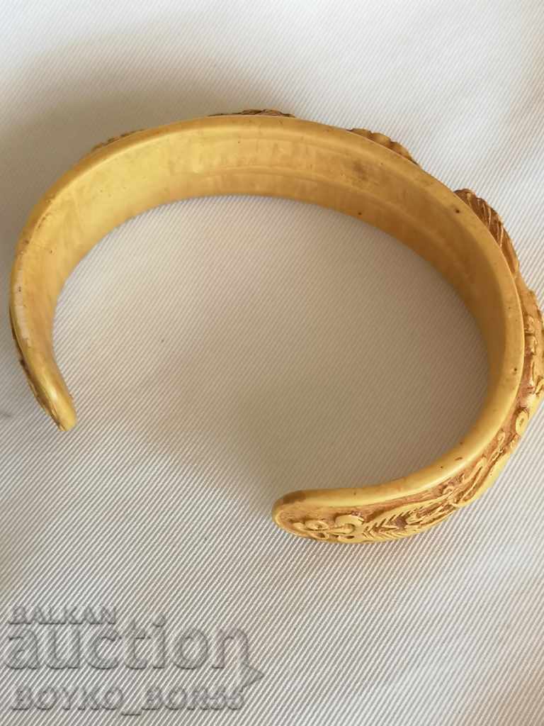 Brățară antică fildeș natural cu lei cu preț 560.00 BGN | € 286.32