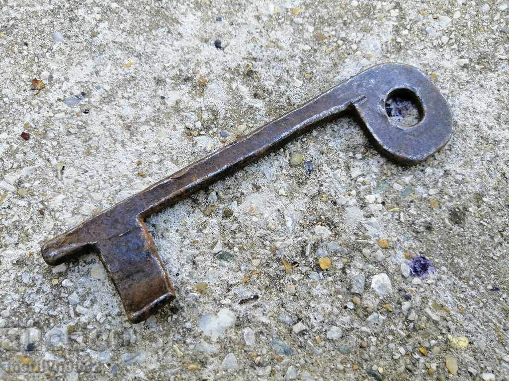 Старинен ръчнокован ключ с цена 69.00 лв. | € 35.28 Старинен ръчнокован ключ с цена 69.00 лв. | € 35.28