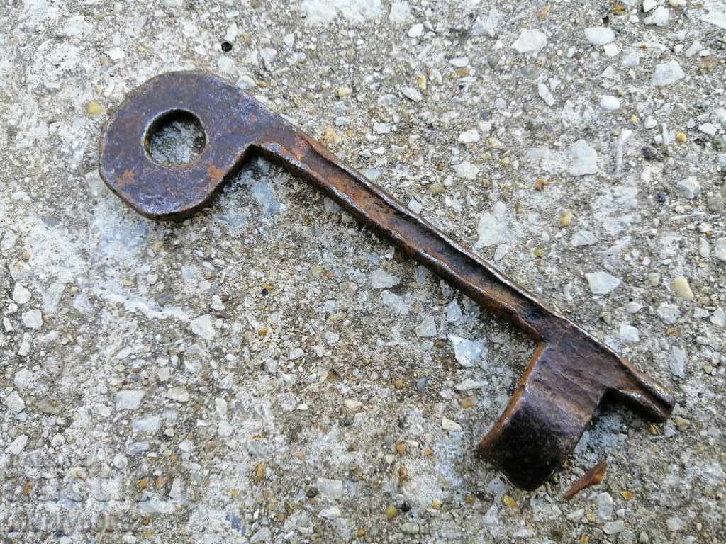 Аукцион Старинен ръчнокован ключ Аукцион Старинен ръчнокован ключ