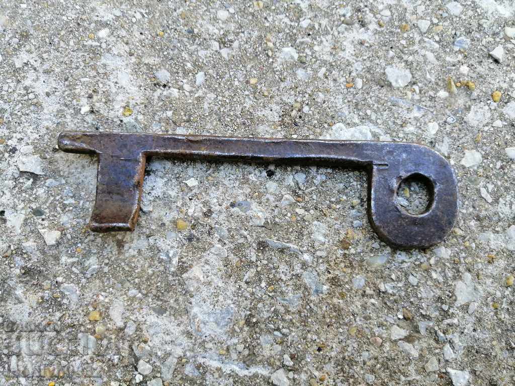 Старинен ръчнокован ключ