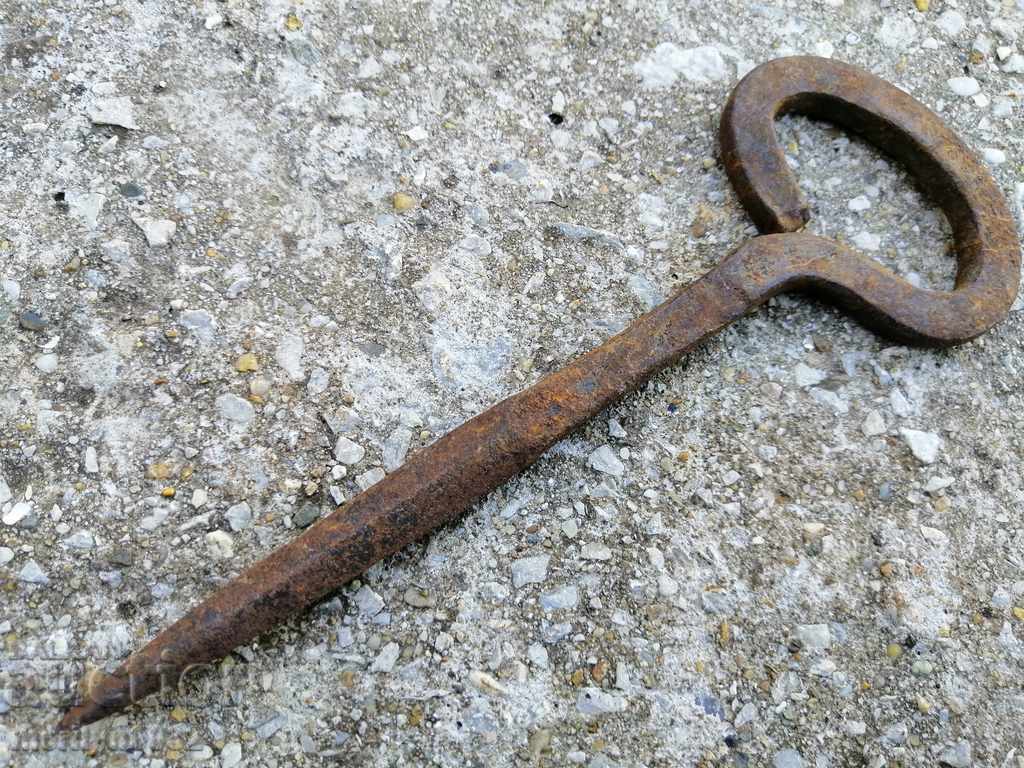 An old skewer for killing the wrought iron forage
