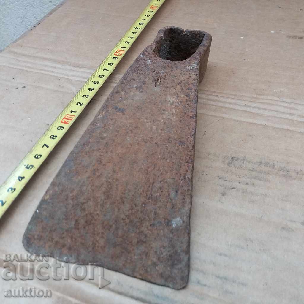 Licitație VECHE CULOARE FORGATĂ MASIVĂ Licitație VECHE CULOARE FORGATĂ MASIVĂ