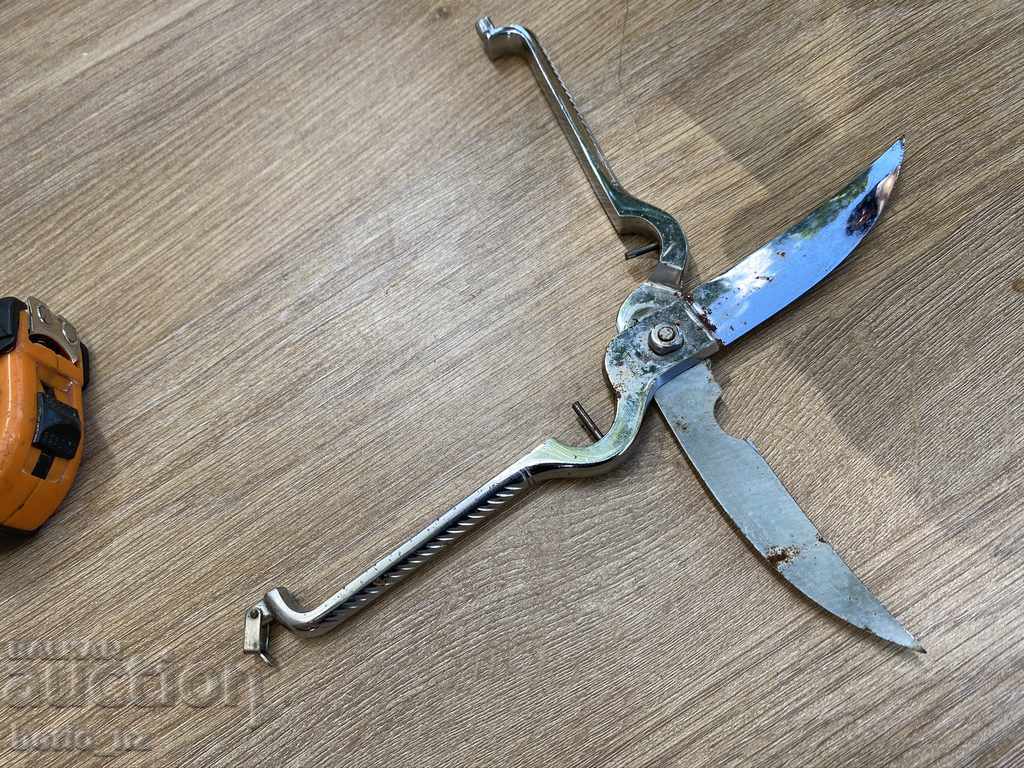 Auction 10392. Old cooking scissors marked Auction 10392. Old cooking scissors marked