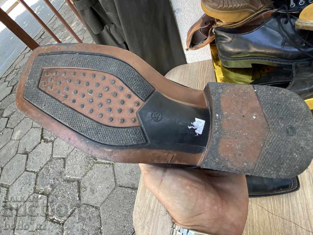 Auction 10405. LEATHER SHOES Auction 10405. LEATHER SHOES