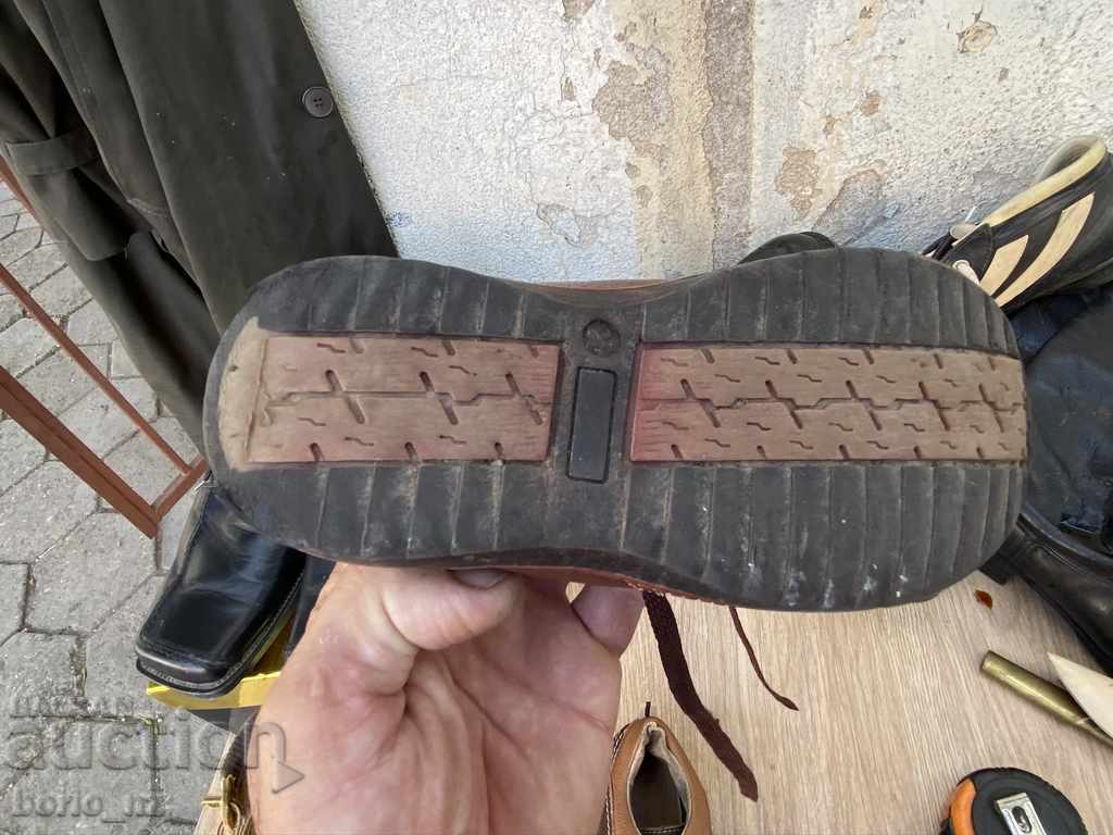 Auction 10407. CHILDREN'S LEATHER SHOES Auction 10407. CHILDREN'S LEATHER SHOES