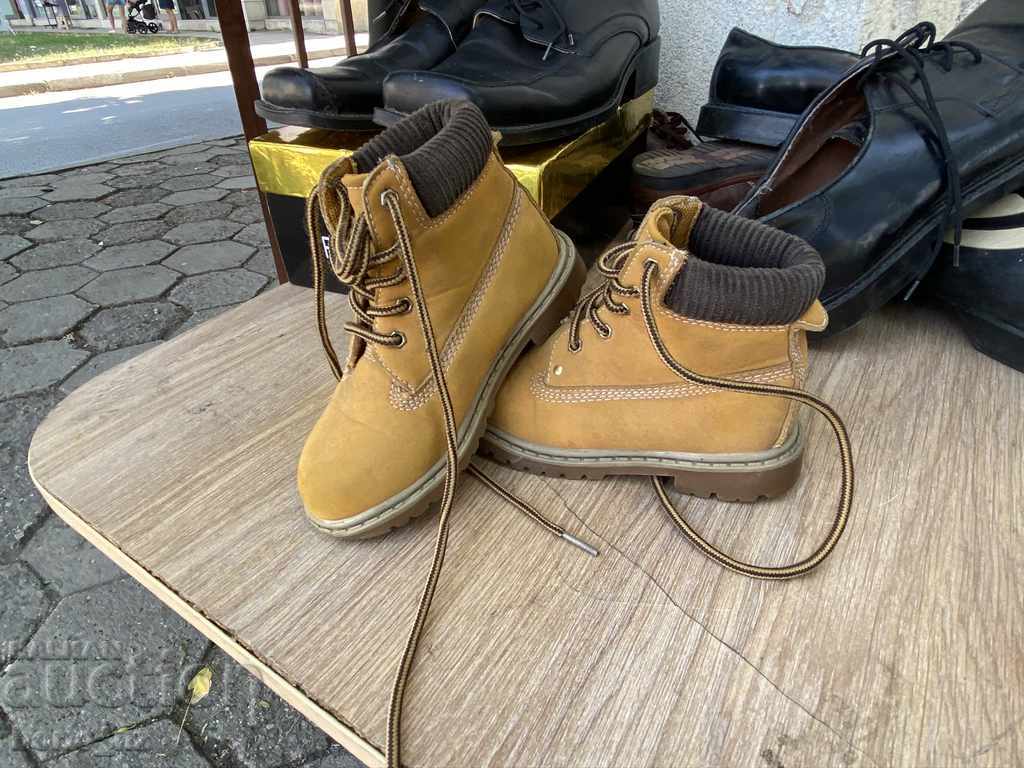 Livrarea 10410. Pantofi pentru copii cizme nefolosite Livrarea 10410. Pantofi pentru copii cizme nefolosite