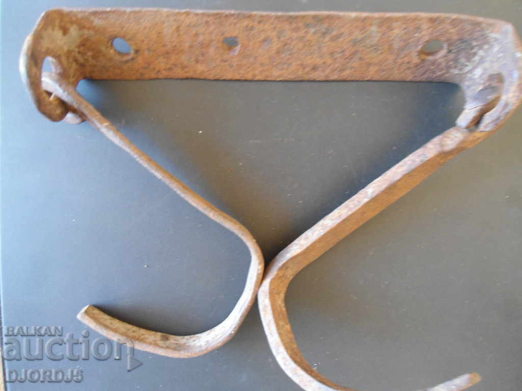 Старо ковано желязо с цена 4.00 лв. | € 2.05 Старо ковано желязо с цена 4.00 лв. | € 2.05