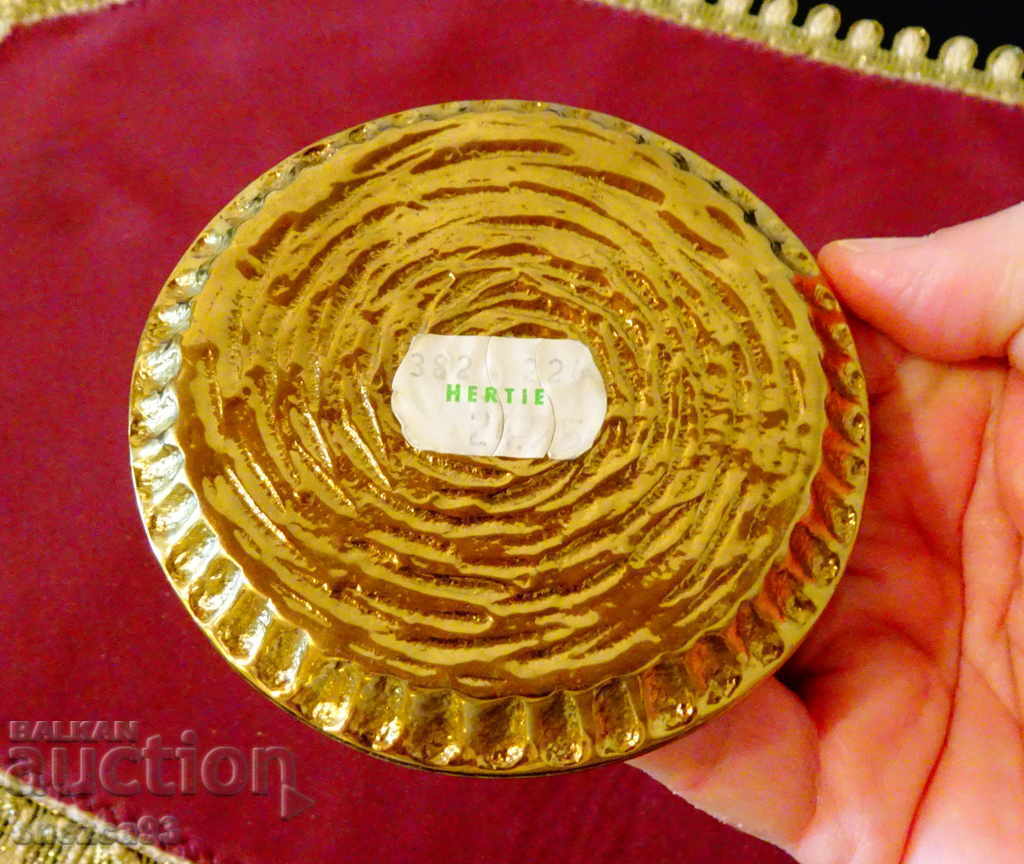 New gilded bronze plate by Hertie. with price 9.00 BGN | € 4.60
