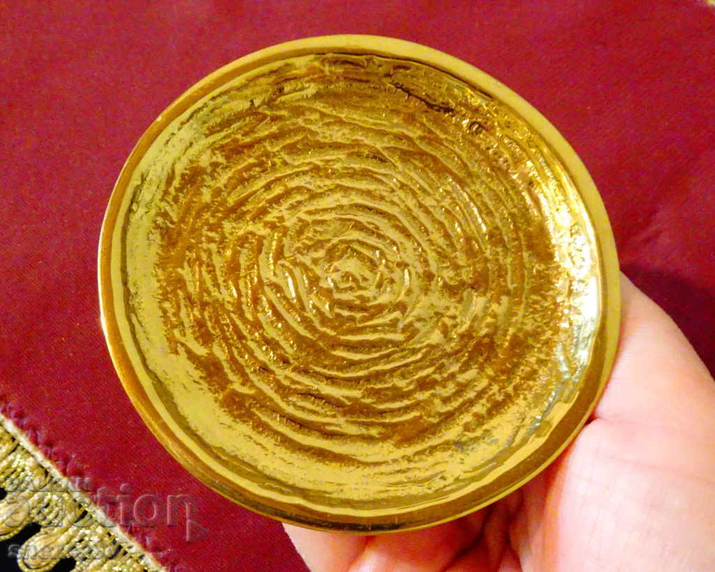 Auction  New gilded bronze plate by Hertie.