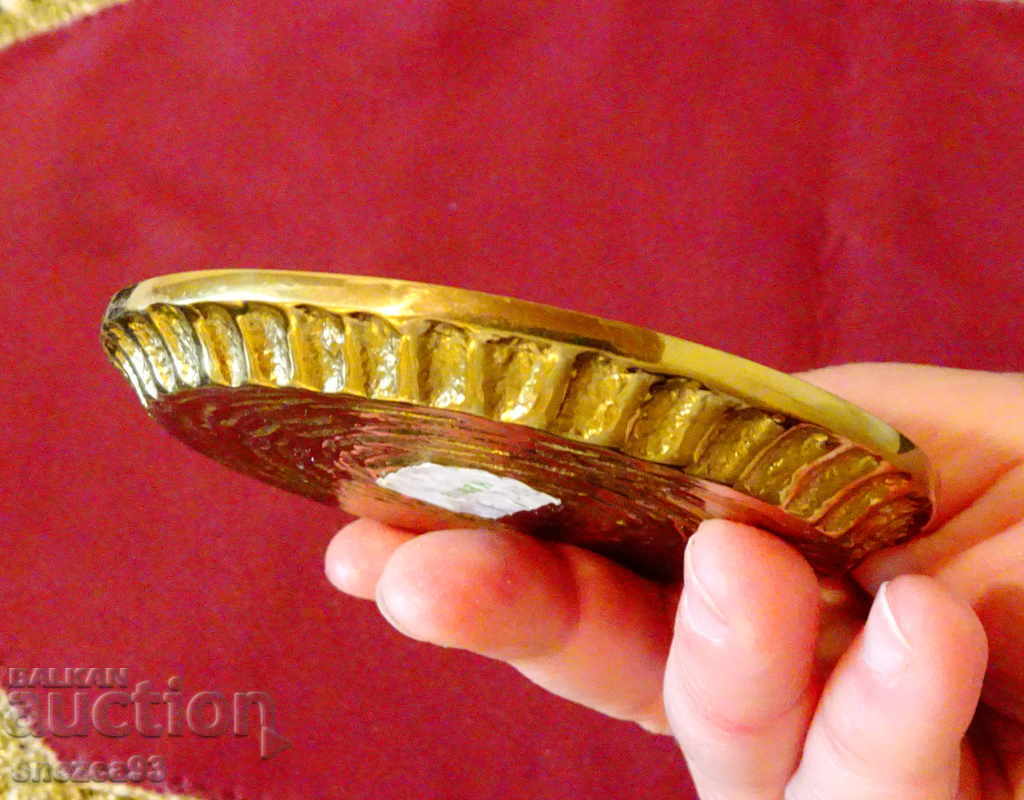 Delivery of New gilded bronze plate by Hertie.