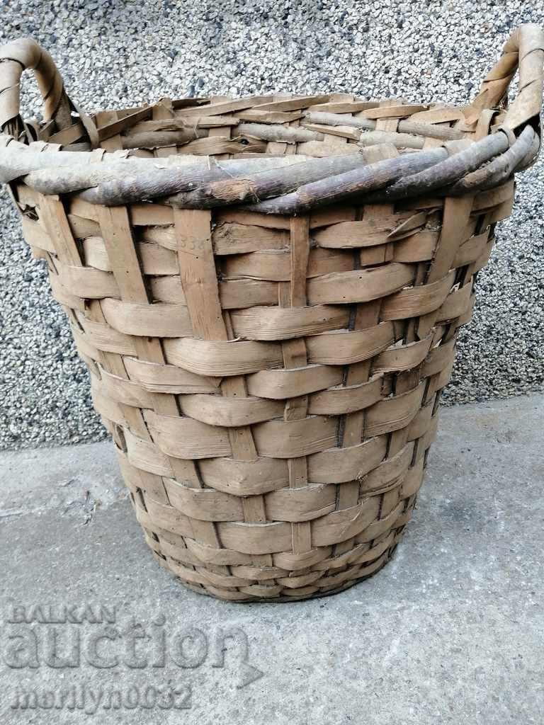 Стар плетен кош дървения, кошница панер плетен съд