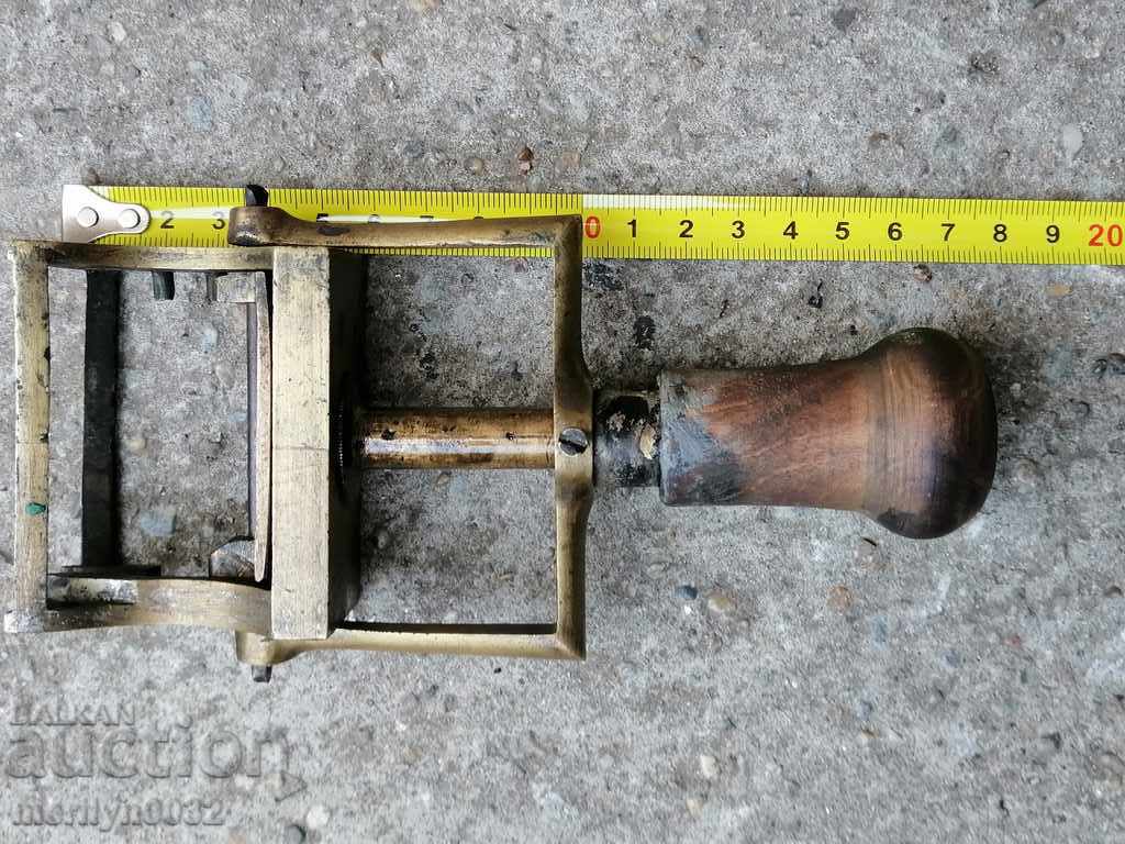 Old Ottoman rotating bronze seal Unique with price 289.00 BGN | € 147.76 Old Ottoman rotating bronze seal Unique with price 289.00 BGN | € 147.76