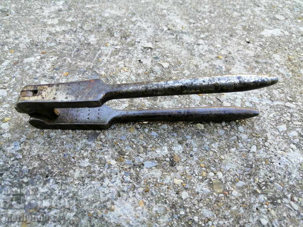 Pliers for breaking hazelnuts with price 41.00 BGN | € 20.96 Pliers for breaking hazelnuts with price 41.00 BGN | € 20.96