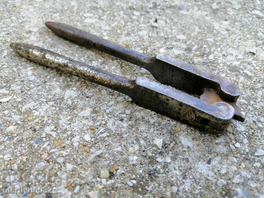 Delivery of Pliers for breaking hazelnuts Delivery of Pliers for breaking hazelnuts