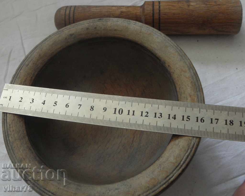 Auction Old wooden mortar Auction Old wooden mortar