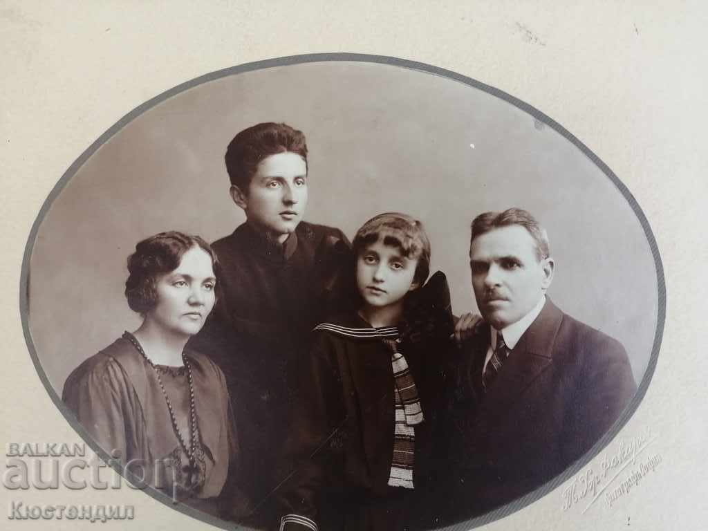 Auction OLD FAMILY PHOTO ON CARDBOARD Auction OLD FAMILY PHOTO ON CARDBOARD