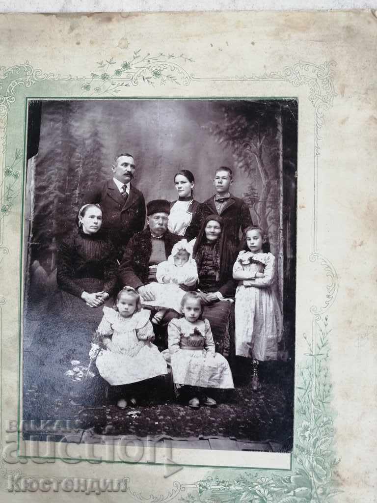 Auction  OLD FAMILY PHOTO ON CARDBOARD