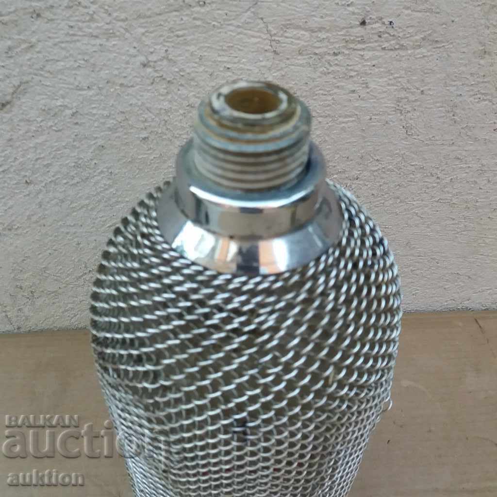 Licitație SIFON VECHI DE SODĂ, STICLĂ DE STICLĂ ÎNVOLTITĂ SOLID ÎN PLASĂ Licitație SIFON VECHI DE SODĂ, STICLĂ DE STICLĂ ÎNVOLTITĂ SOLID ÎN PLASĂ