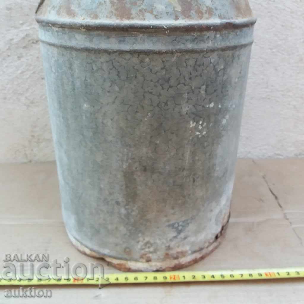 Auction OLD REVIVAL GUM FOR MILK - 12 LITERS Auction OLD REVIVAL GUM FOR MILK - 12 LITERS