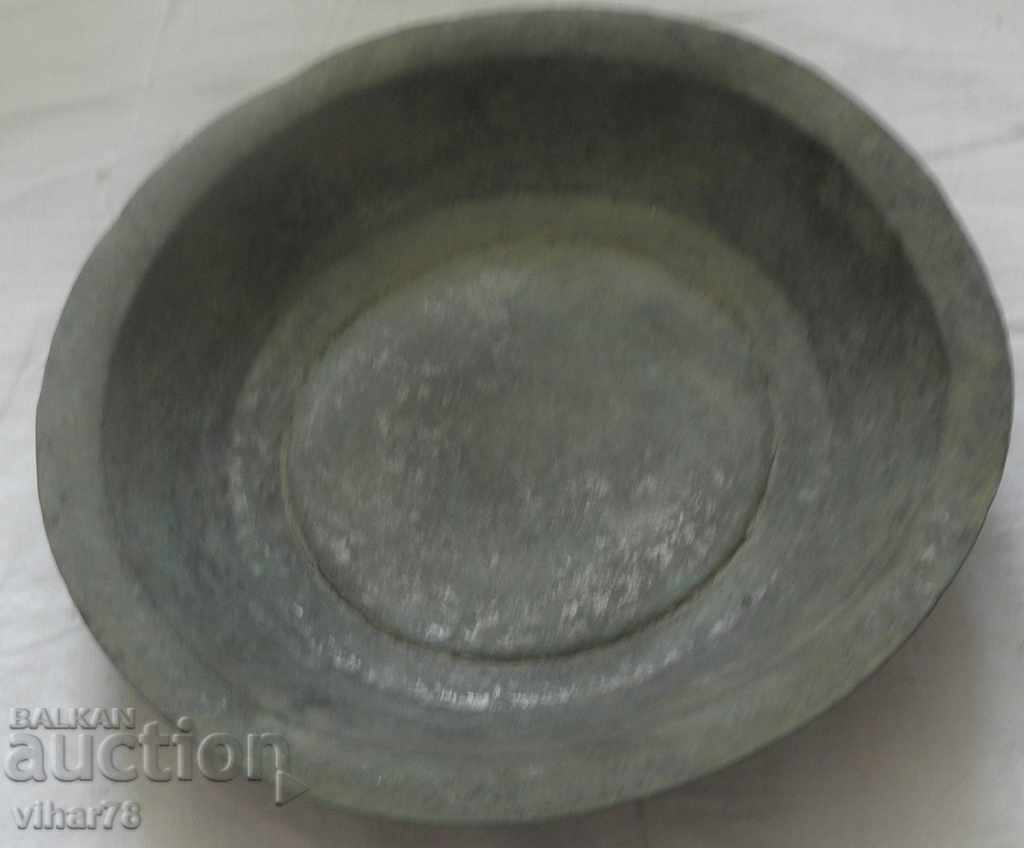 Delivery of an old copper dish Delivery of an old copper dish