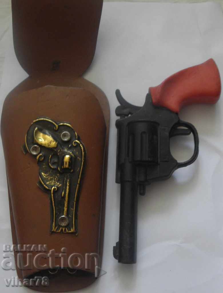 Детски пистолет с кобур с цена 34.99 лв. | € 17.89 Детски пистолет с кобур с цена 34.99 лв. | € 17.89