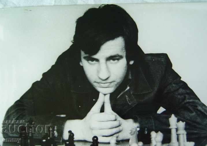 Old photo photography chess Kiril Georgiev 1985 with price 7.00 BGN | € 3.58 Old photo photography chess Kiril Georgiev 1985 with price 7.00 BGN | € 3.58
