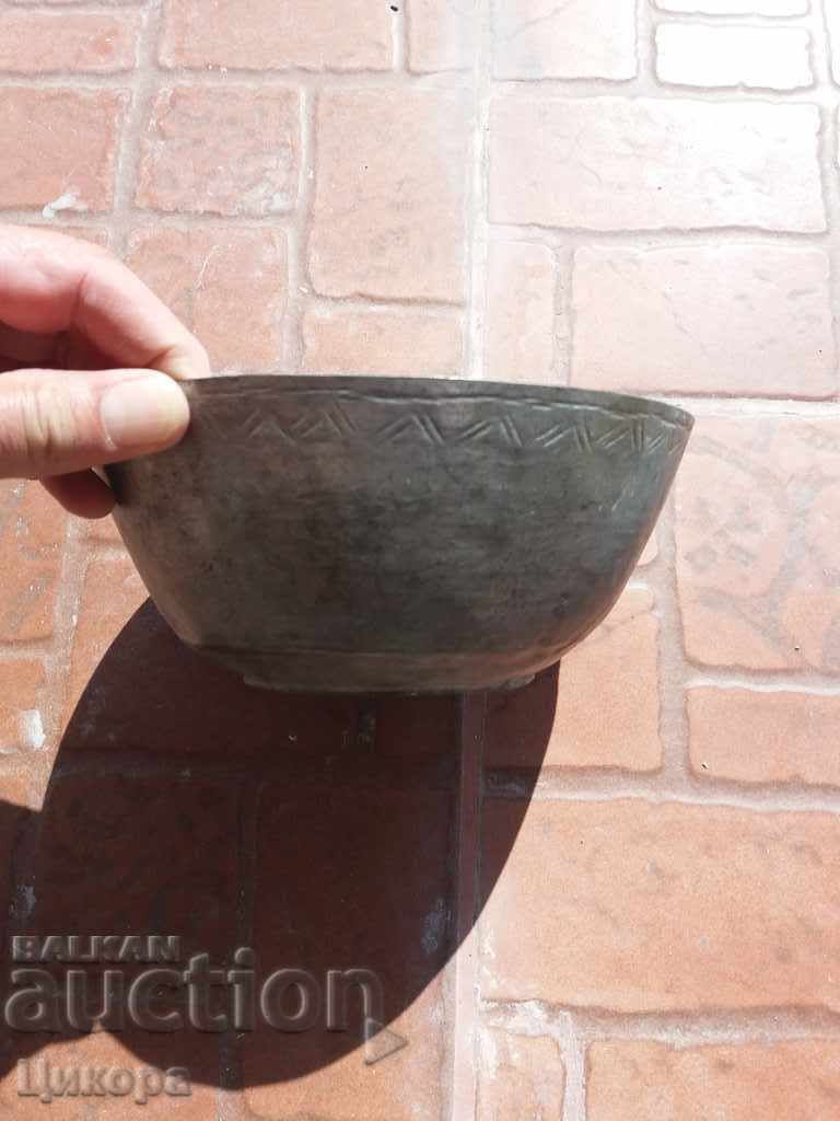 Auction  OLD COPPER POT TASKET BUCKET PLATE SAUCE