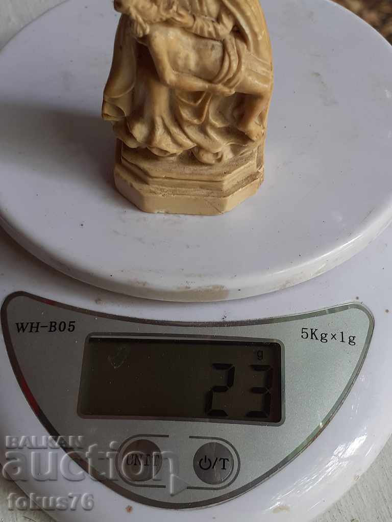 LUXURIOUS LITTLE FIGURE SEA FOAM STATUTE COLLECTOR - 7 LUXURIOUS LITTLE FIGURE SEA FOAM STATUTE COLLECTOR - 7