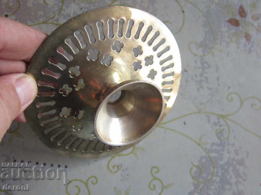 Παράδοση Χάλκινη βάση για ζεστά πιάτα Παράδοση Χάλκινη βάση για ζεστά πιάτα