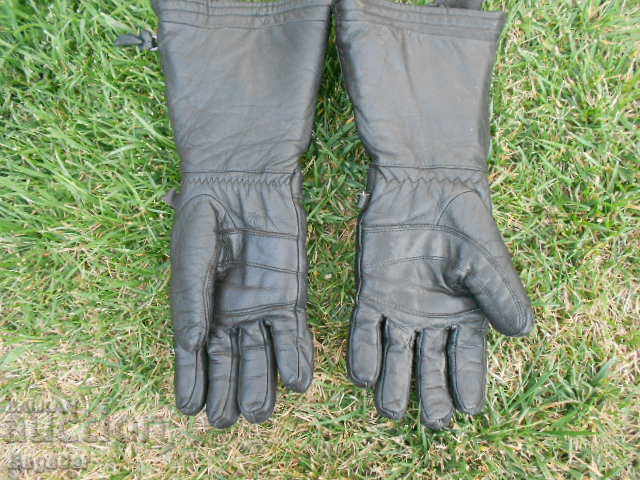 Mănuși din piele pentru motociclete cu preț 40.00 BGN | € 20.45