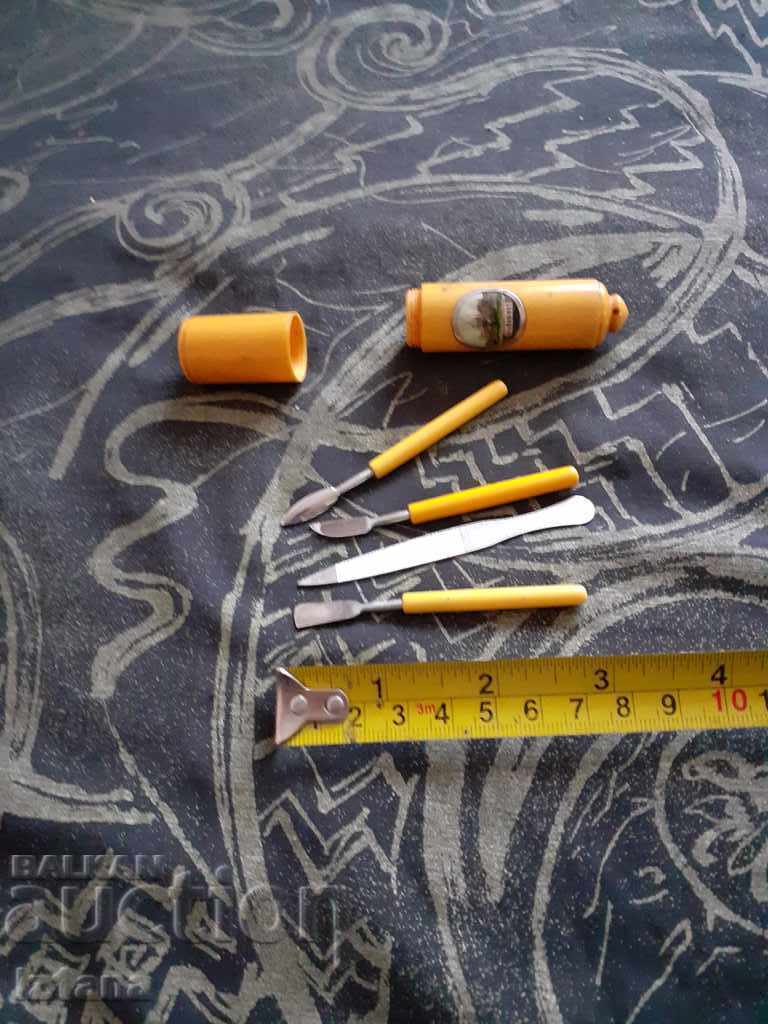 Old lady's nail kit - 5