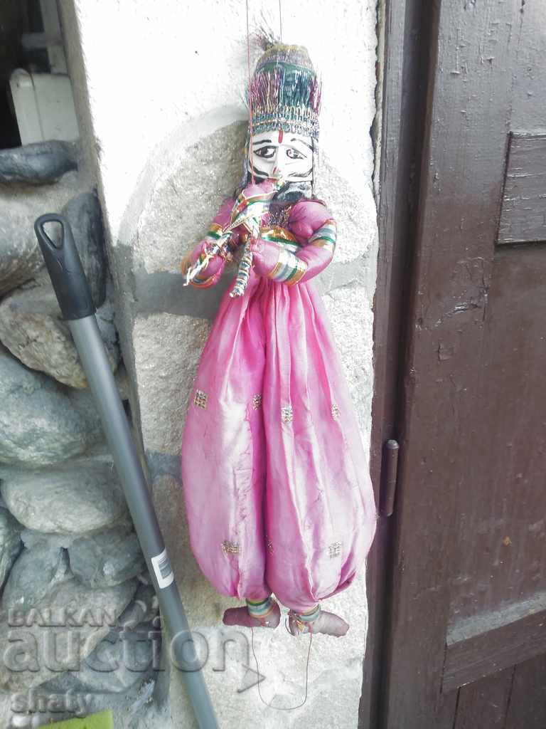 Стара индийска кукла за театър.
