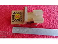 Стара играчка модел от дърво