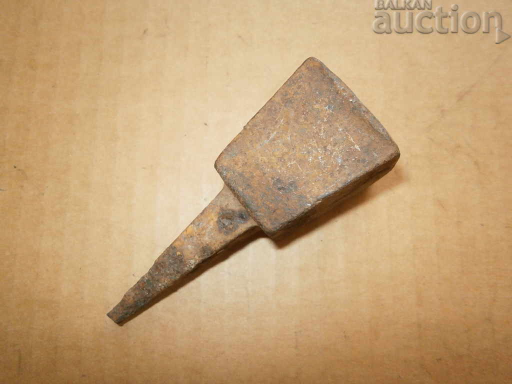 Licitație o nicovală primitivă antică Licitație o nicovală primitivă antică