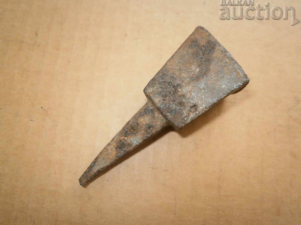 Livrarea o nicovală primitivă antică Livrarea o nicovală primitivă antică